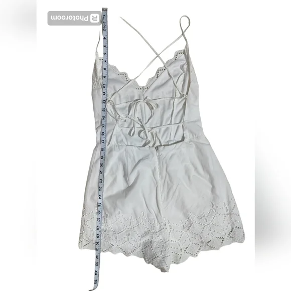 BP. White romper embroidered strappy back scalloped lace size M - Picture 9 of 14